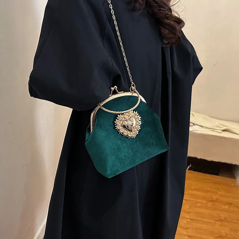 Women Bags For Sale - Cadenas, marco de terciopelo, corazón, cena,