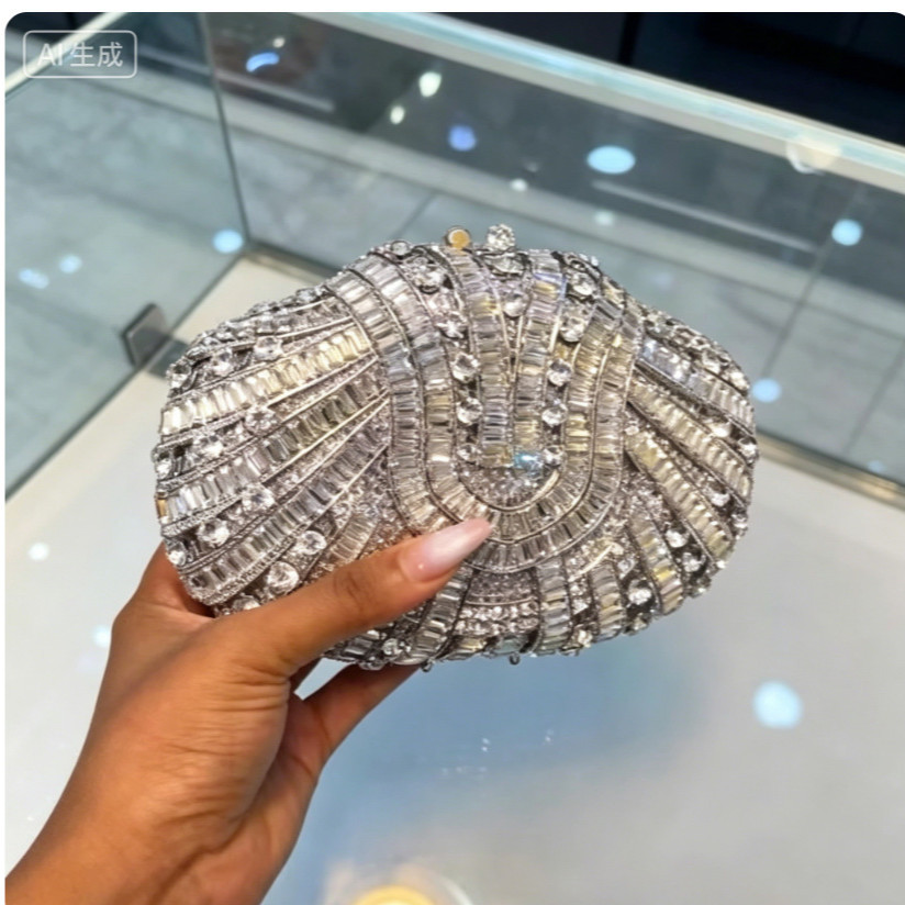 Women Handheld Bags - Bolso de mano tipo clutch con